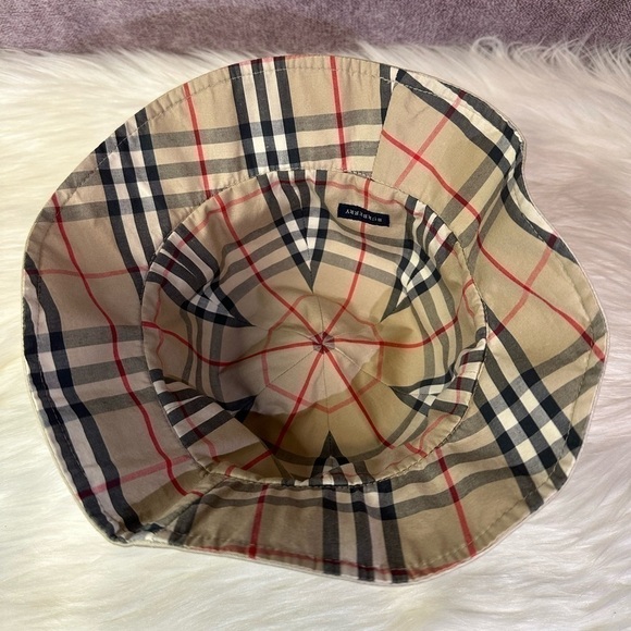 BURBERRY kids reversible classic plaid hat - Picture 7 of 9